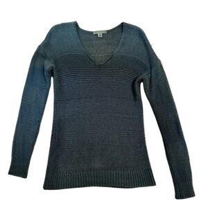 Tommy Bahama hip length drop shoulder black V-neck sweater